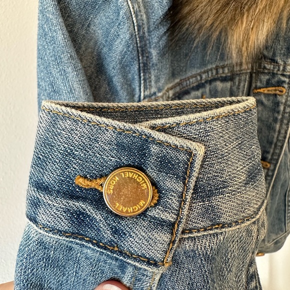 MICHAEL KORS faux fur collared cropped jean jacket - Picture 5 of 8